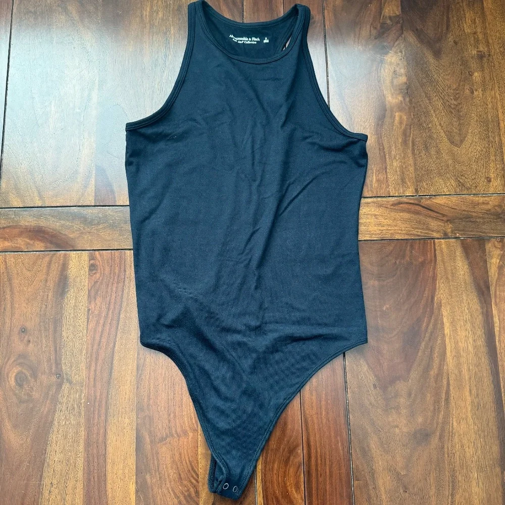 Abercrombie and Fitch Tank Bundle XS/S - Picture 11 of 11
